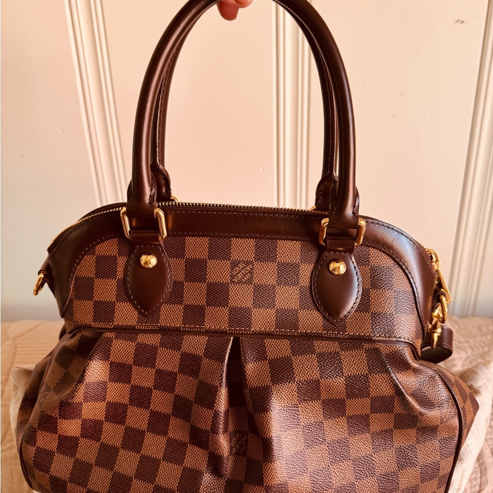 || SOLD || Authentic Louis Vuitton Shoulder Bag (PM)
